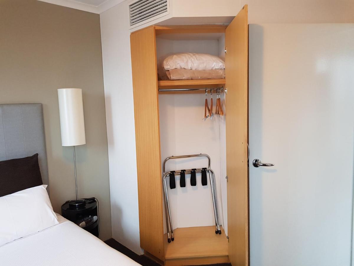 Parramatta Hotel Apartment Сидней Экстерьер фото