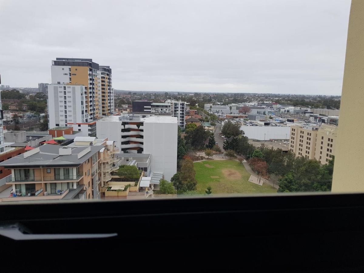 Parramatta Hotel Apartment Сидней Экстерьер фото